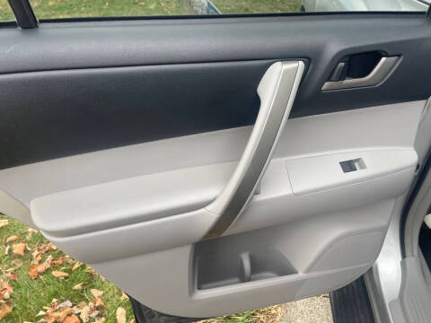 2011 Toyota Highlander SE