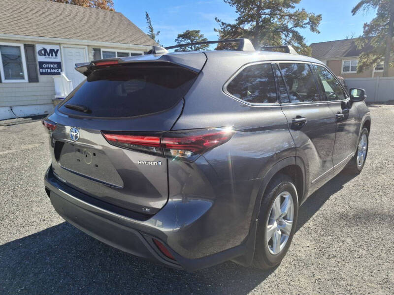 2022 Toyota Highlander Hybrid LE
