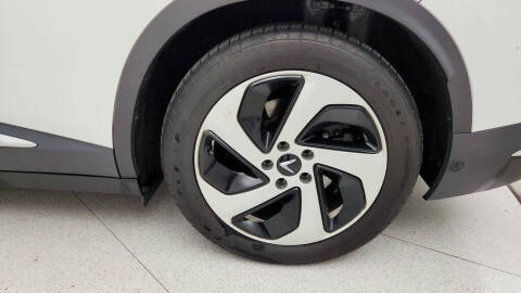 2023 VinFast VF8 Eco City Edition