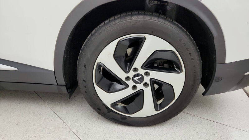 2023 VinFast VF8 Eco City Edition