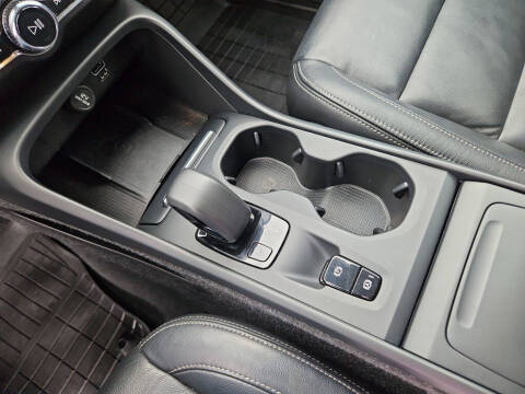 2022 Volvo XC40 T5 Momentum