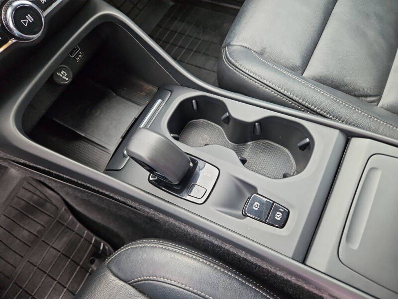 2022 Volvo XC40 T5 Momentum