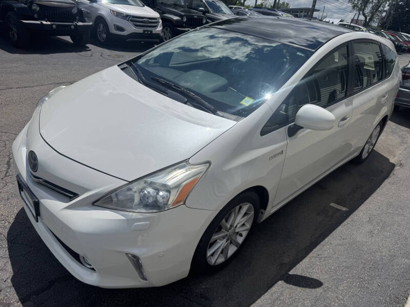 2012 Toyota Prius v Five
