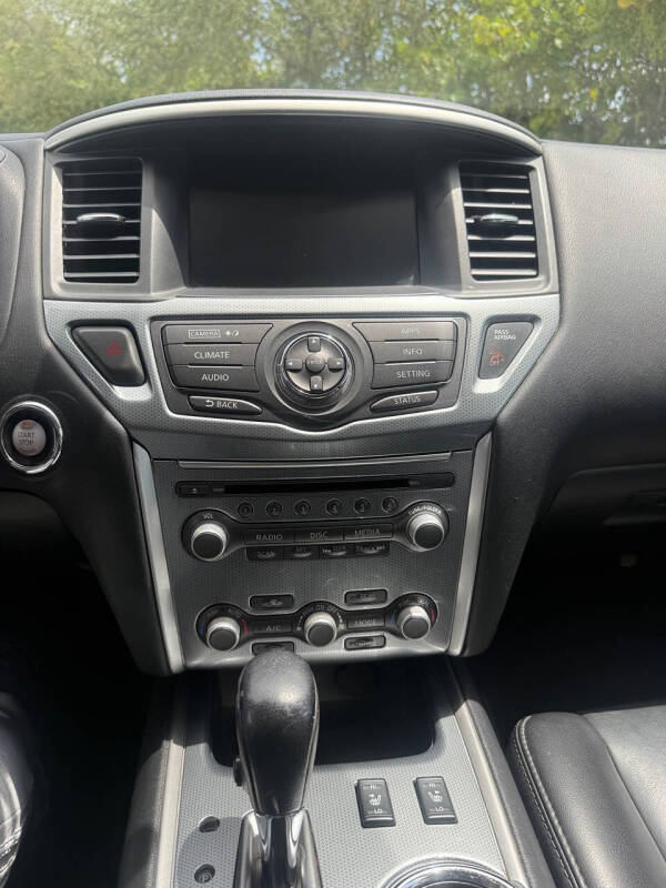 2017 Nissan Pathfinder SL