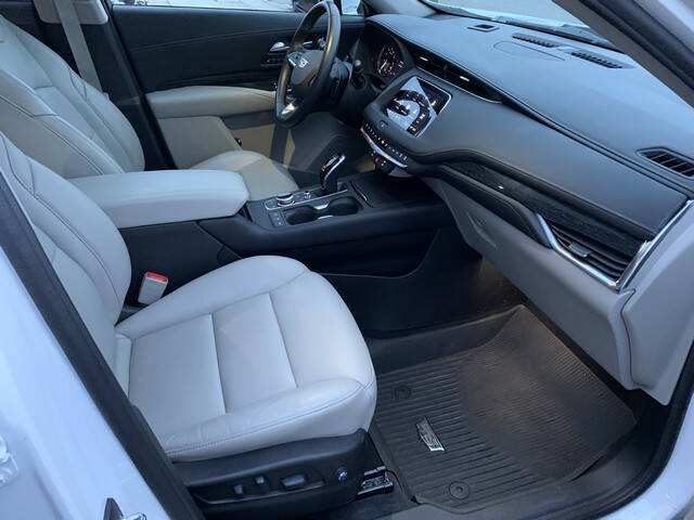 2022 Cadillac XT4 Premium Luxury