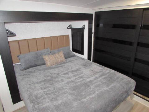 2025 Forest River 38 VERANDA