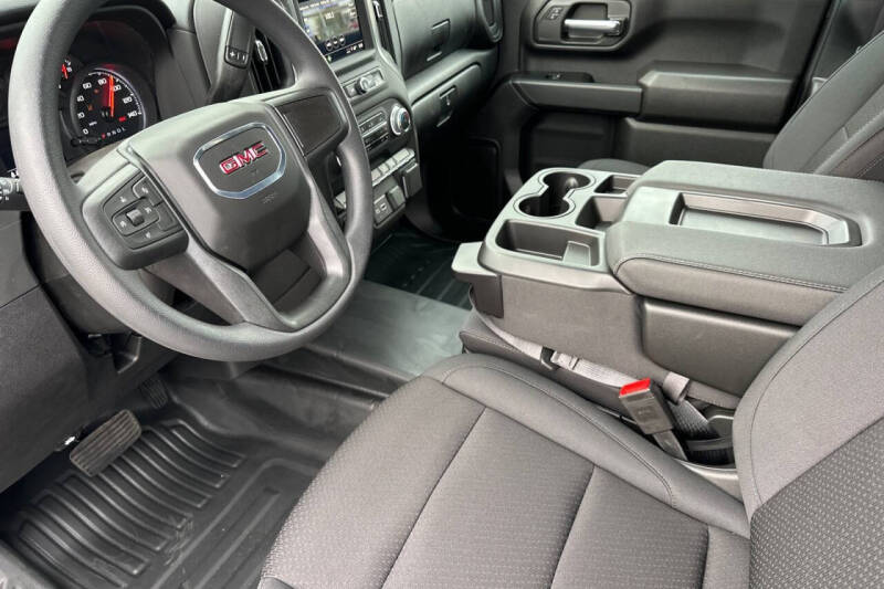 2025 GMC Sierra 2500HD Pro