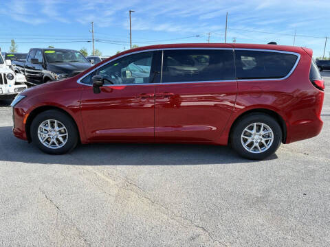 2027 Chrysler Pacifica Select