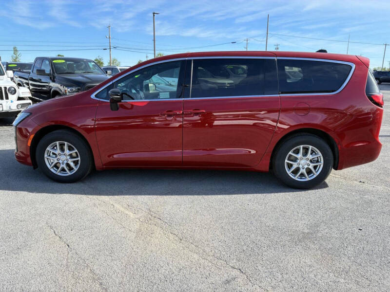 2027 Chrysler Pacifica Select