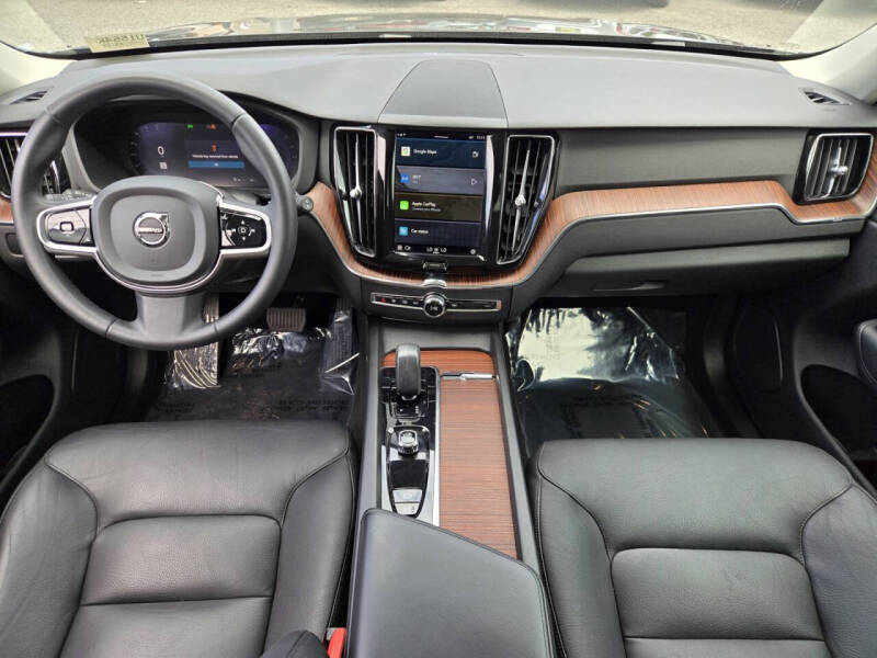 2023 Volvo XC60 B5 Plus Bright Theme