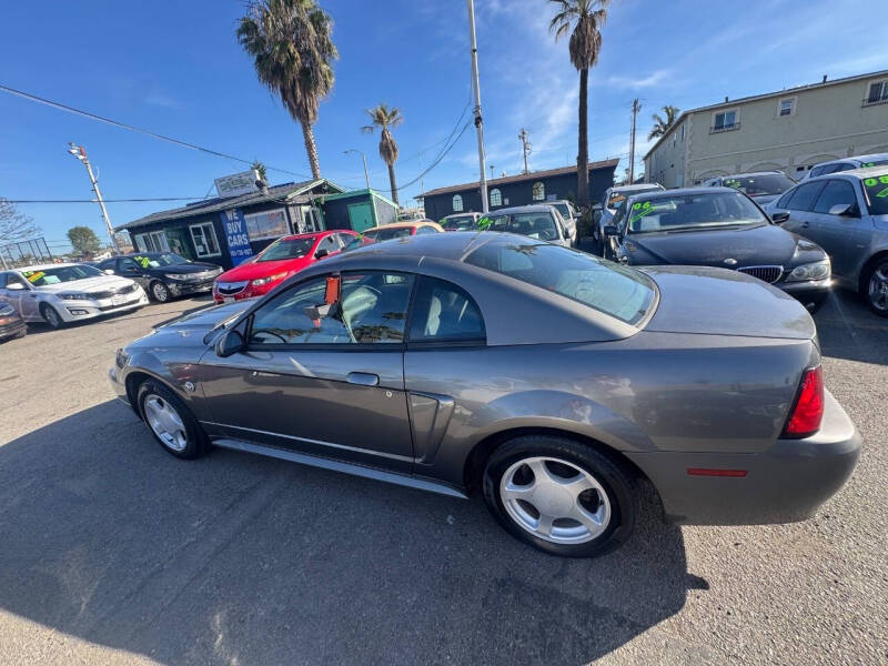 2004 Ford Mustang