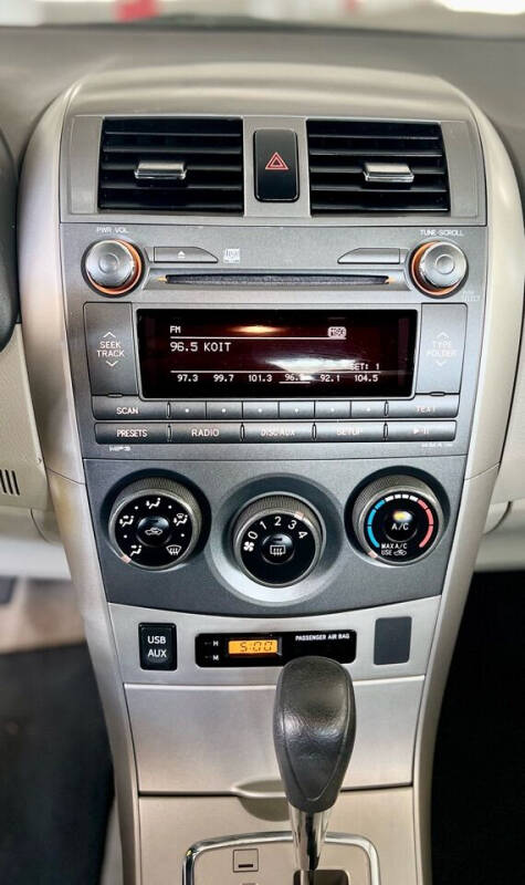 2011 Toyota Corolla LE