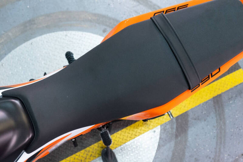 2026 KTM 690 SMC R