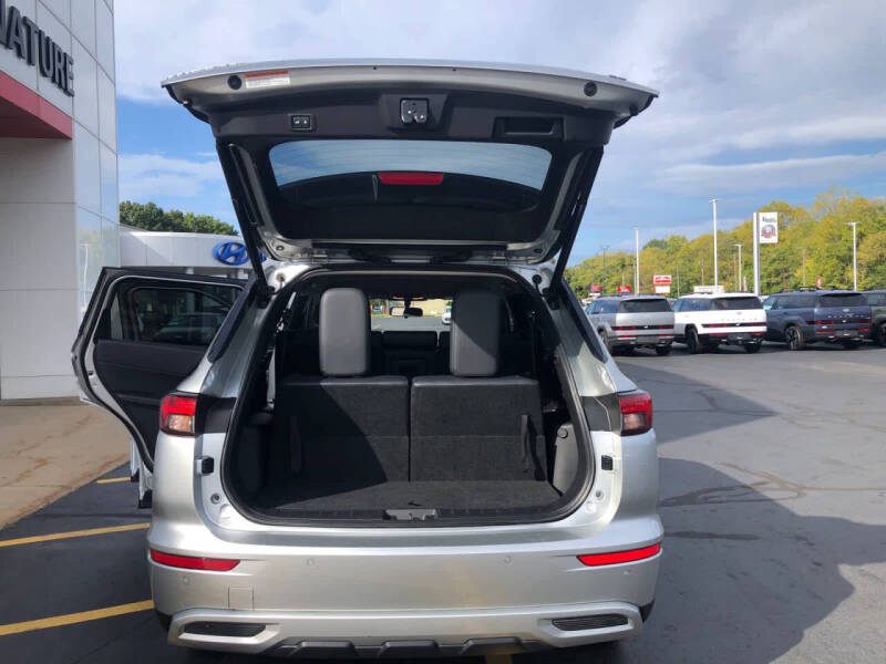 2024 Mitsubishi Outlander SE