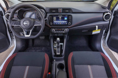 2025 Nissan Versa SR