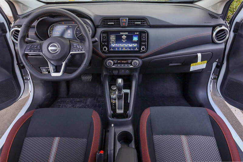 2025 Nissan Versa SR