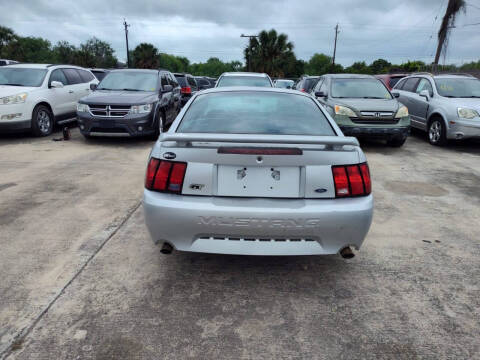 2003 Ford Mustang GT Deluxe