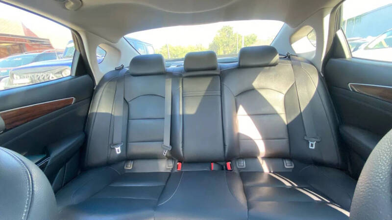 2017 Kia Cadenza Premium