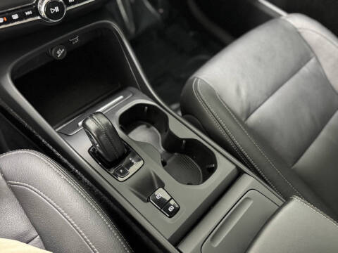2021 Volvo XC40 T5 Momentum