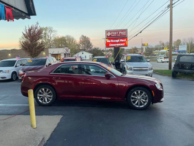 2016 Chrysler 300 for sale at Michael Johnson @ Allens Auto Sales Hopkinsville in Hopkinsville, KY