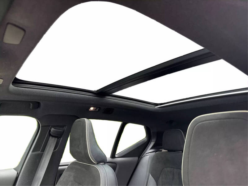 2021 Volvo XC40 T5 R-Design