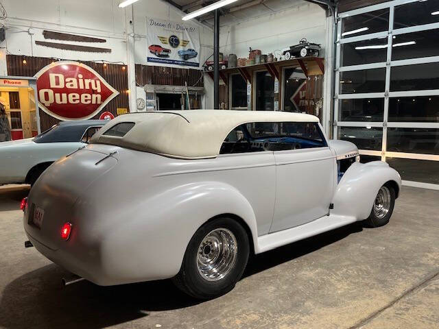 1940 Chevrolet Custom 2 Door