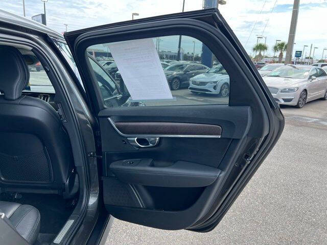 2020 Volvo V90 Cross Country T6