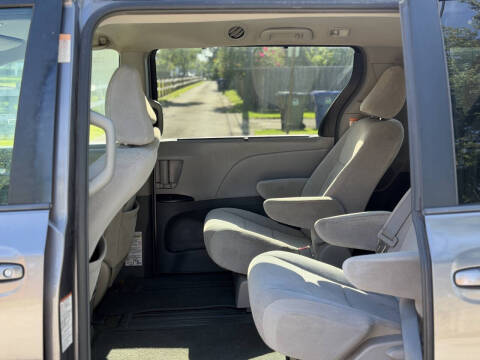 2015 Toyota Sienna LE Mobility 7-Passenger