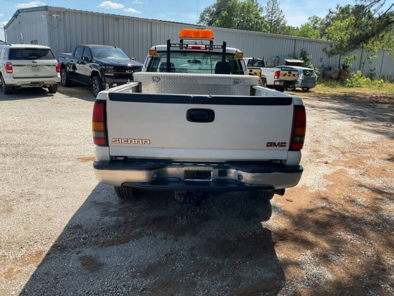 2006 GMC Sierra 2500HD Work Truck photo 9