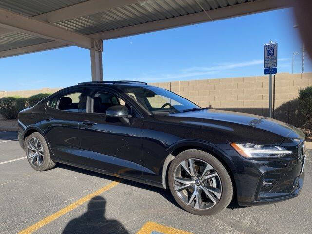 2024 Volvo S60 B5 Core Dark Theme