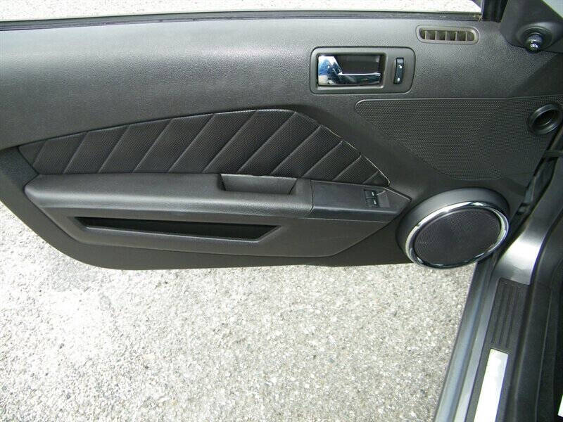 2010 Ford Mustang V6 Premium