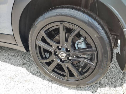 2021 Nissan Kicks SR