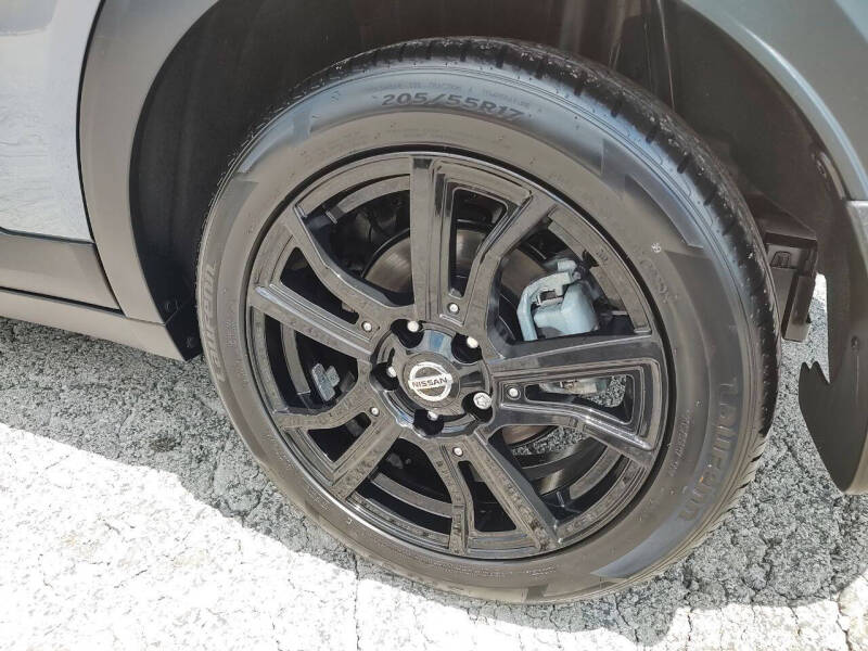 2021 Nissan Kicks SR