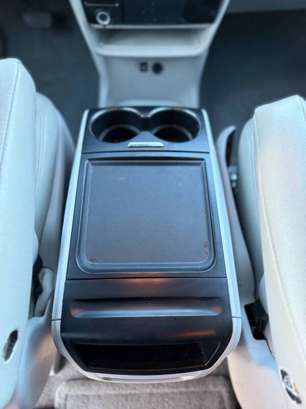 2014 Toyota Sienna LE 7-Passenger