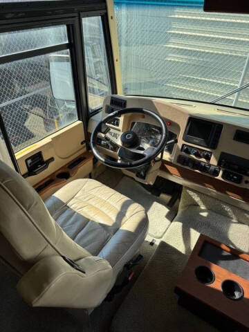 2004 Winnebago Adventurer