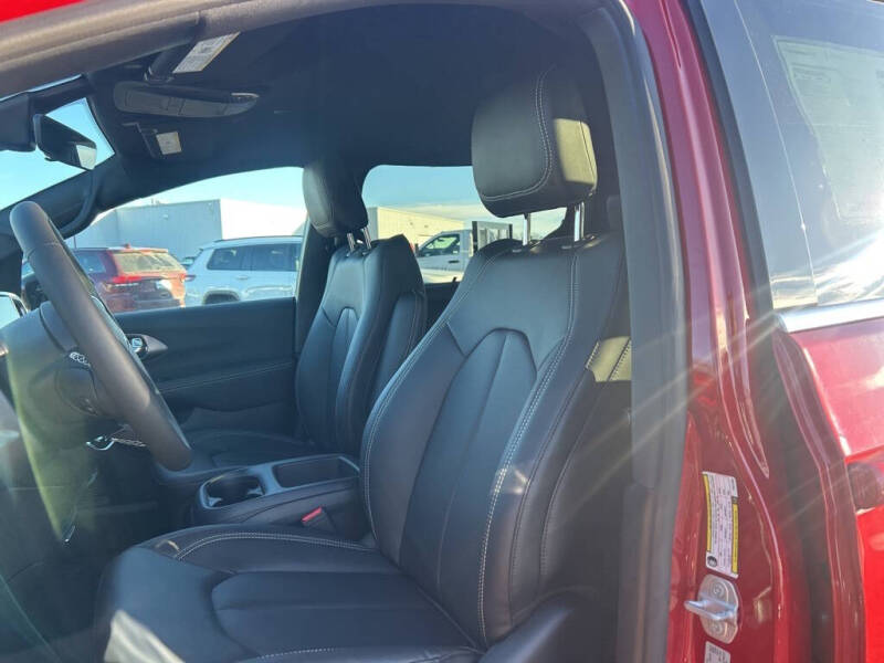 2026 Chrysler Voyager LX