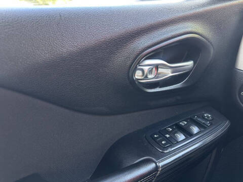 2017 Jeep Cherokee Sport