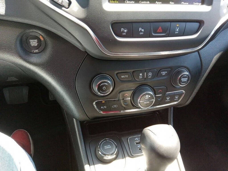 2023 Jeep Cherokee Altitude Lux