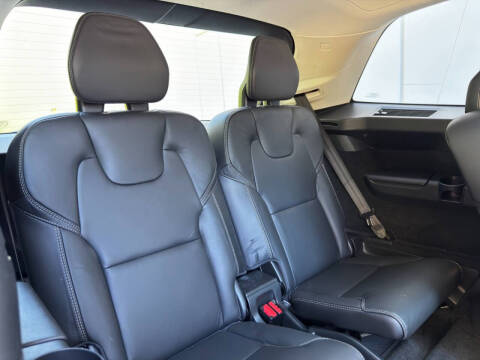 2023 Volvo XC90 Recharge T8 Ultimate Bright Theme 6P