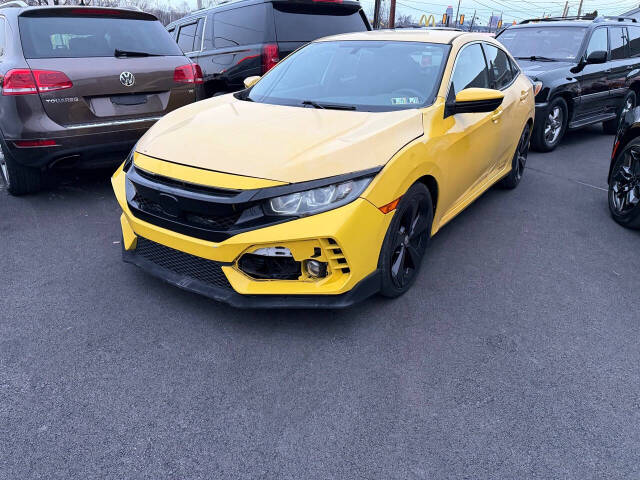 2017 Honda Civic Hatchback LX's photo