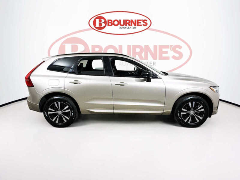 2025 Volvo XC60 B5 Core Dark Theme