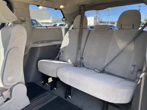 2017 Toyota Sienna LE 7-Passenger Auto Access Seat
