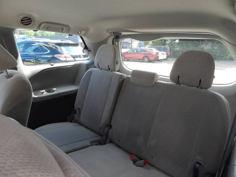 2017 Toyota Sienna LE 8-Passenger