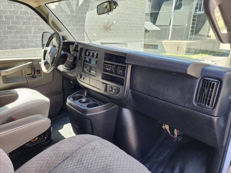 2016 GMC Savana 2500