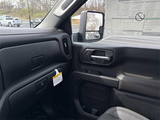 2025 GMC Sierra 2500HD Pro