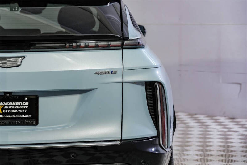2024 Cadillac LYRIQ Luxury 1