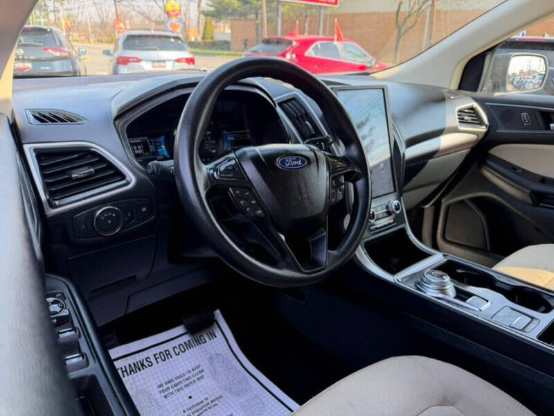 2022 Ford Edge SE