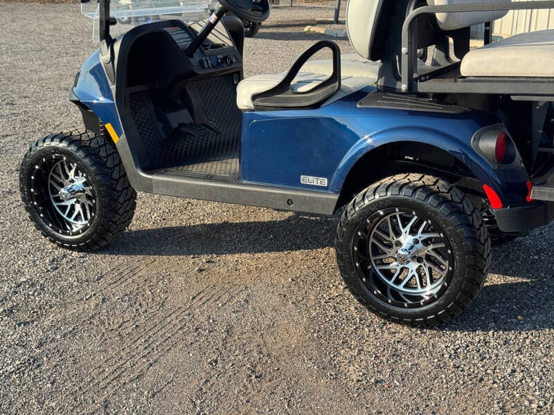 2025 E-Z-GO RXV 4