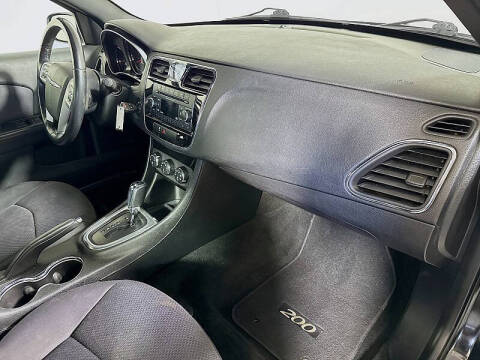 2013 Chrysler 200 Touring