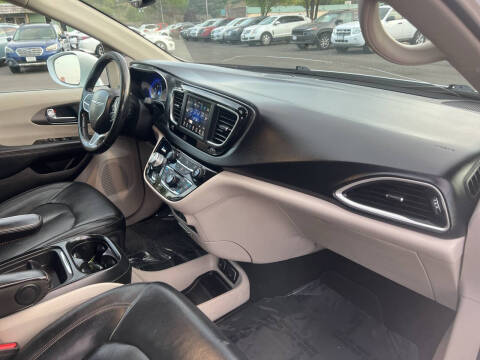 2020 Chrysler Pacifica Touring L
